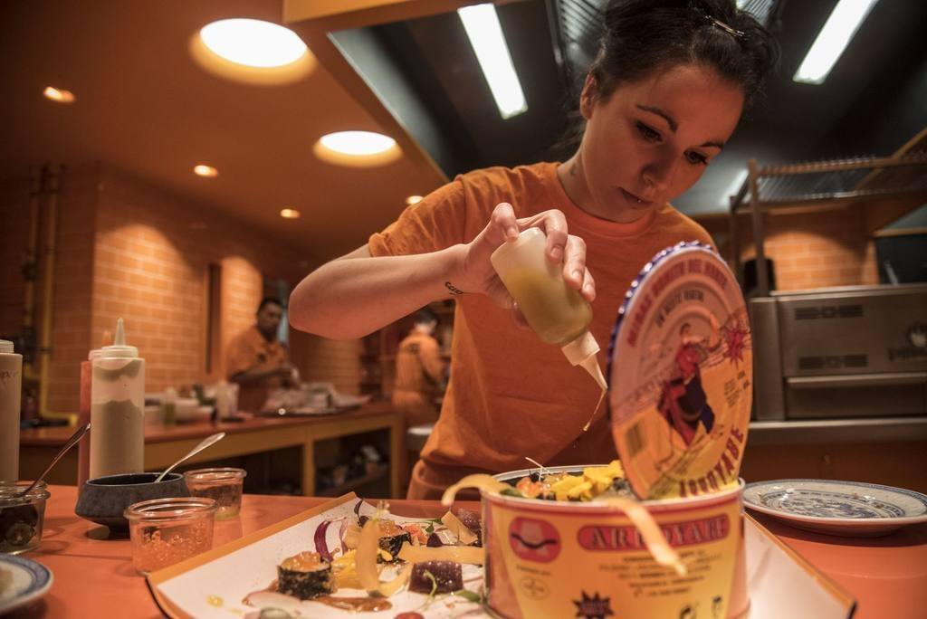 Maridaje Nobook: makis de salmón en tempura con cerveza Inedit