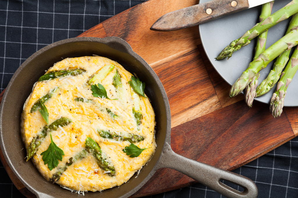 Cómo hacer espárragos trigueros: Frittata de espárragos y queso de cabra 