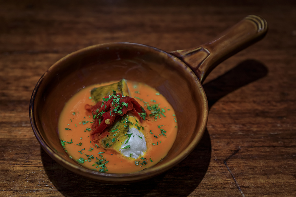 Recetas con pimientos del piquillo: bacalao con pimientos del piquillo y sopa de tomate