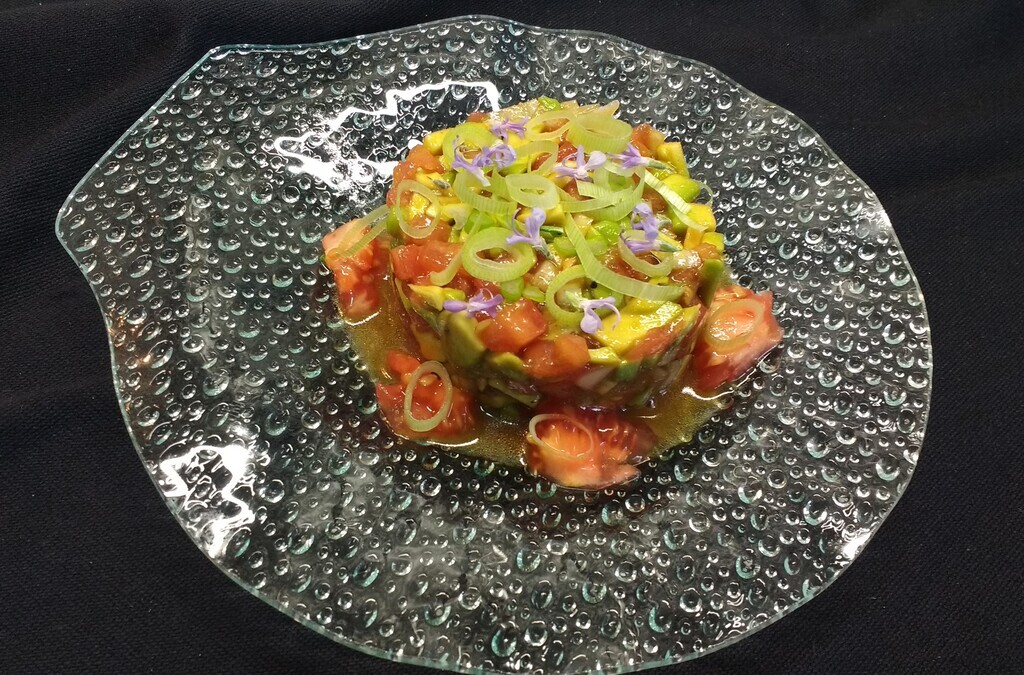 Tomate, cebolleta y aguacate