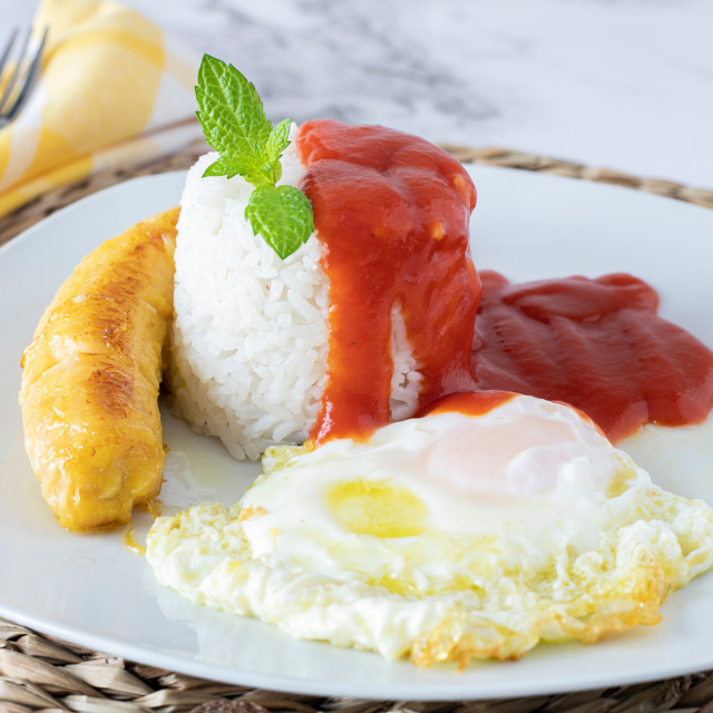 ¿Por qué se llama arroz a la cubana? Historia y secretos de este plato clásico