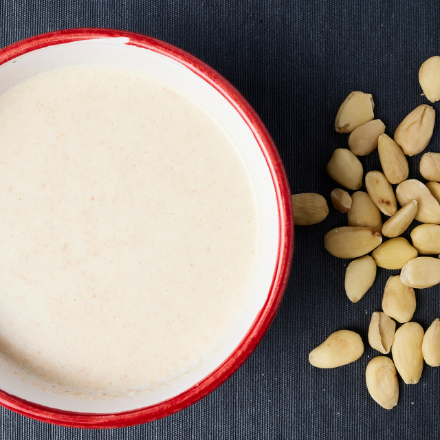 Descubre el ajoblanco: origen, tradición y cómo preparar esta deliciosa sopa fría malagueña