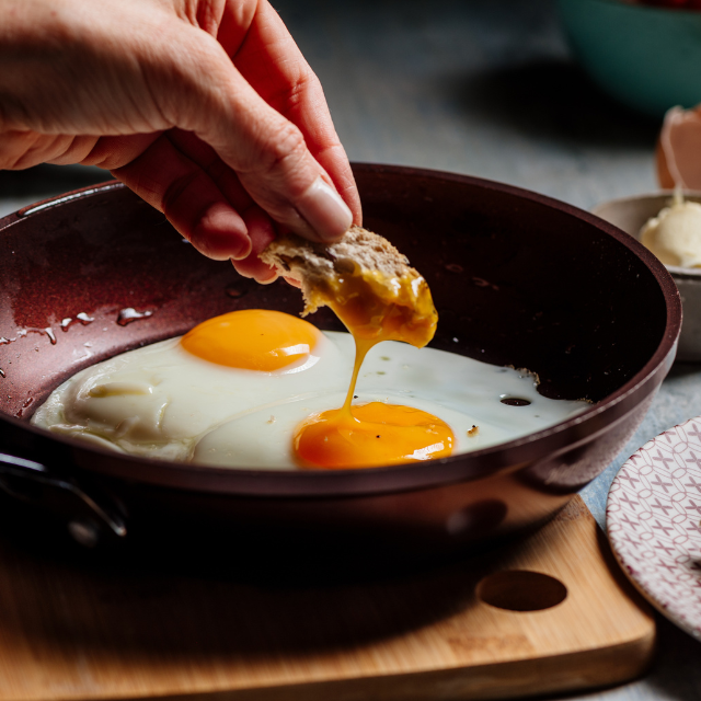 Huevos camperos: qué son, cómo diferenciarlos y beneficios