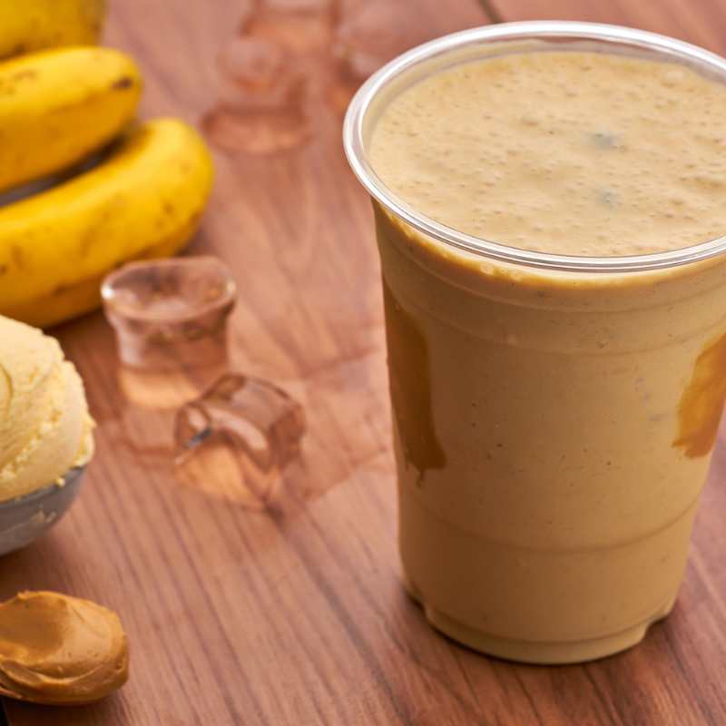 Batido dulce-salado de plátano y crema de cacahuete 