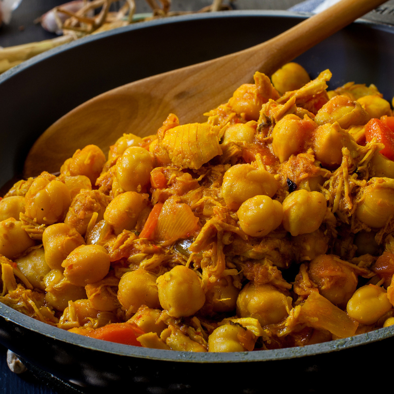 Curry tailandés de cacahuete con garbanzos 