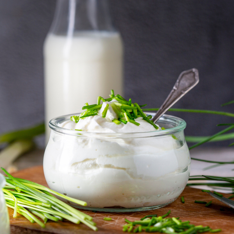 Crema agria fácil: lista en minutos con solo 3 pasos y recetas para incorporarla