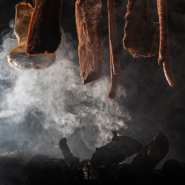 El arte del ahumado: técnicas modernas para carnes, pescados y vegetales