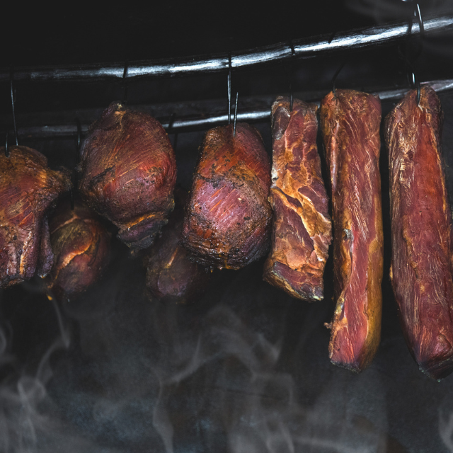 El arte del ahumado: técnicas modernas para carnes, pescados y vegetales