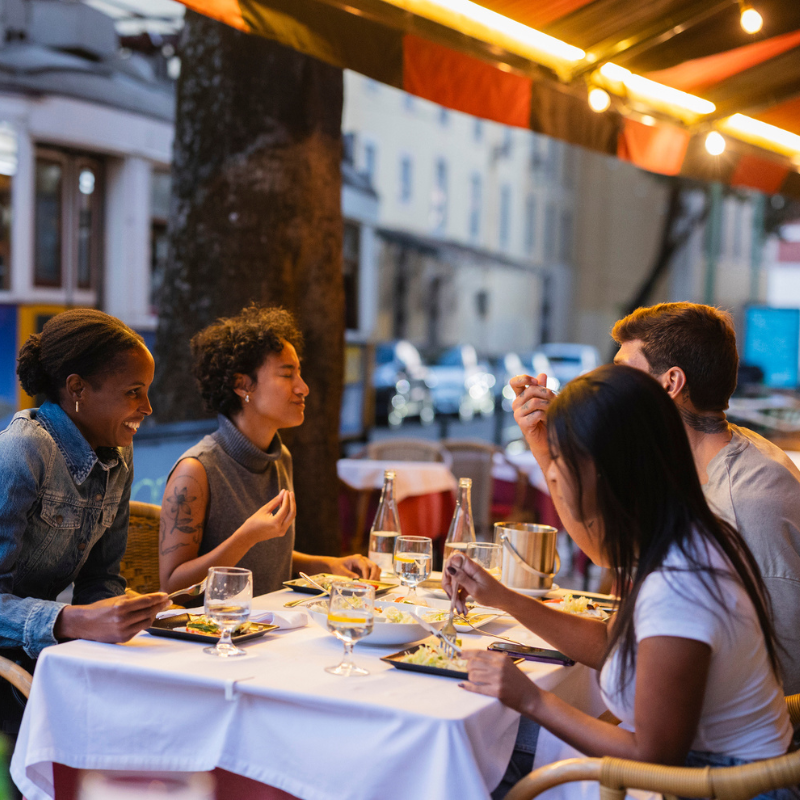 ¿Comer con los oídos? La importancia del sonido en la experiencia gastronómica 