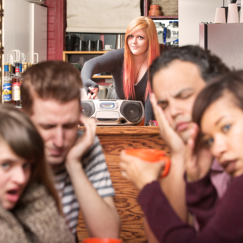 ¿Comer con los oídos? La importancia del sonido en la experiencia gastronómica 