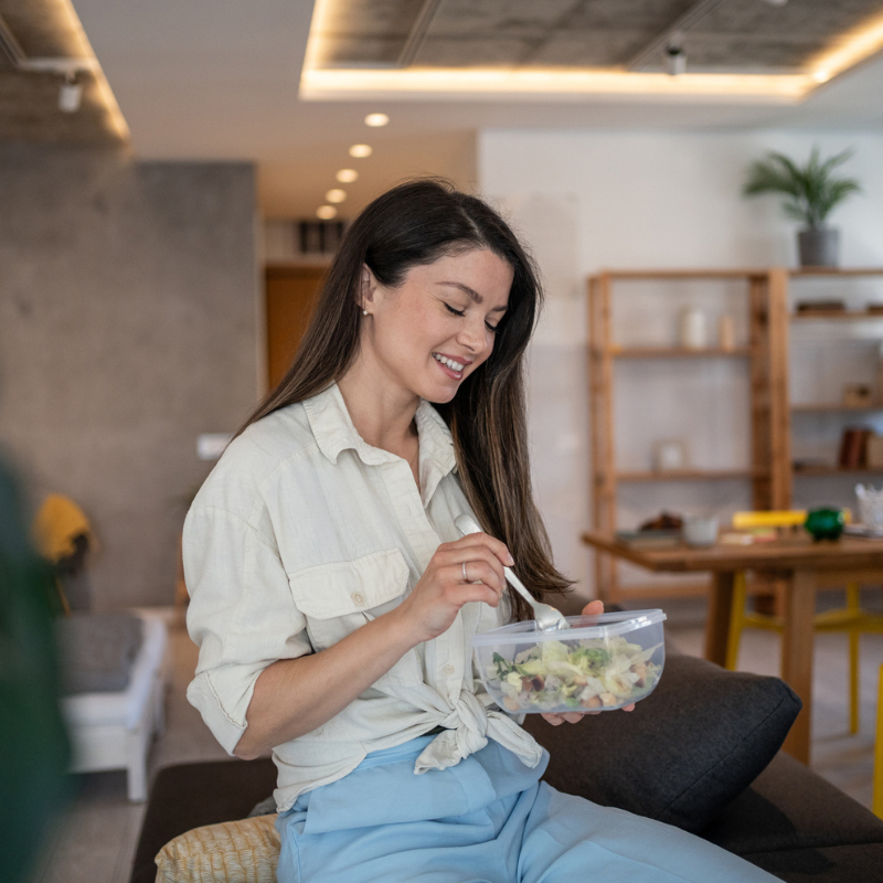 La mesa compartida como hábito saludable: comer mejor empieza por reunirse
