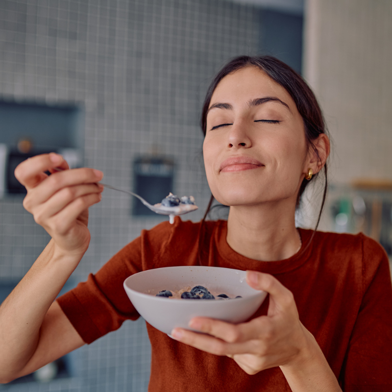 Gastro-ansiedad: cómo las redes sociales han cambiado nuestra relación psicológica con la comida estética