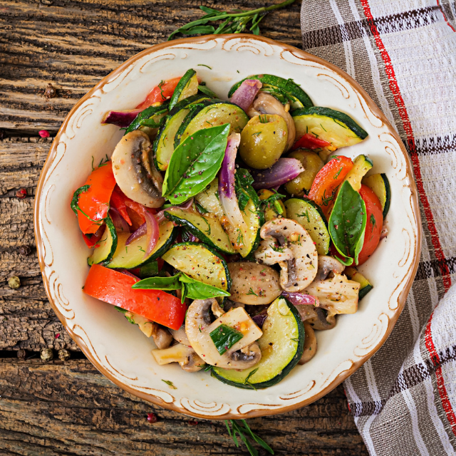 Comer bien “sin cocinar”: estrategias reales para el día a día