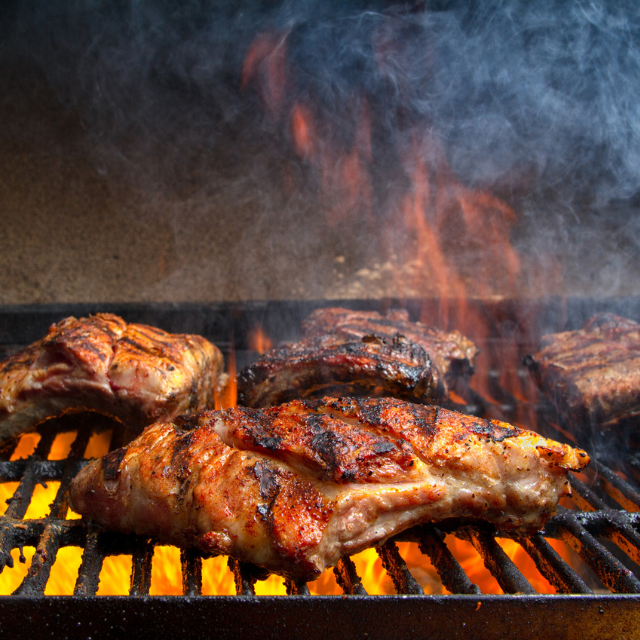 El arte del ahumado: técnicas modernas para carnes, pescados y vegetales