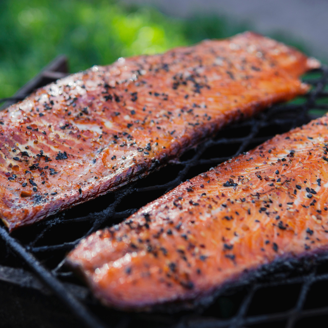 El arte del ahumado: técnicas modernas para carnes, pescados y vegetales
