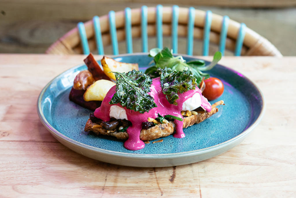 Huevos Benedict con setas de temporada