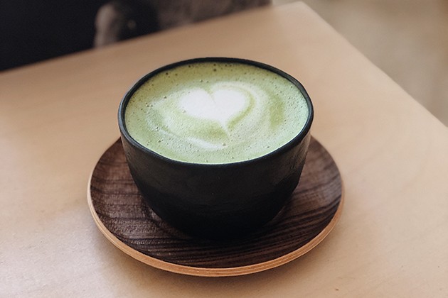 Latte de avena con matcha