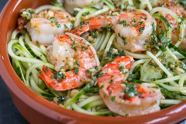 Pasta de cogombre amb gambetes amb allada