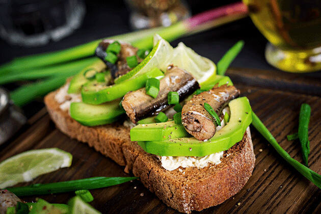 Sardinillas con aguacate