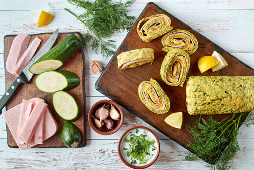 Roulade de calabacín con queso fundido y jamón cocido