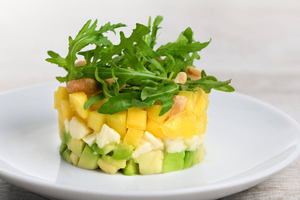 Tartar de aguacate y mango con 'mozzarella'