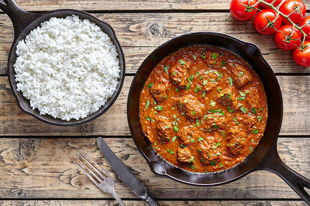 Albóndigas de cordero con curry rojo y cilantro