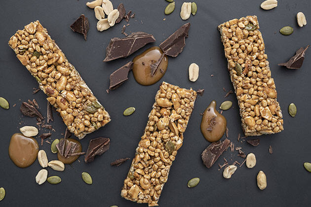 Barritas de avena y chocolate con crema de cacahuete