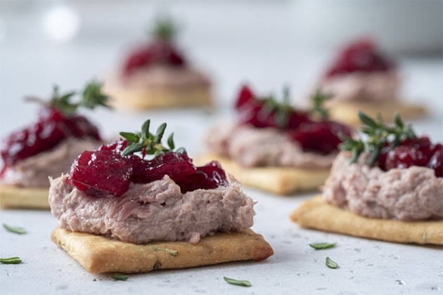 Canapés de foie gras con fresas