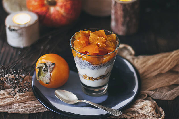 Caquis con yogur y pudin de chia