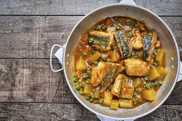 Cazuela de atún guisado con verduras