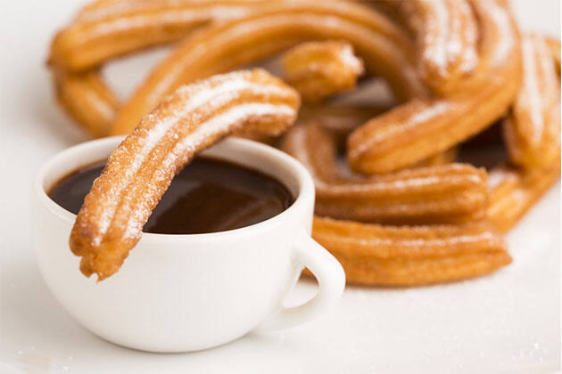 Churros con chocolate a la taza