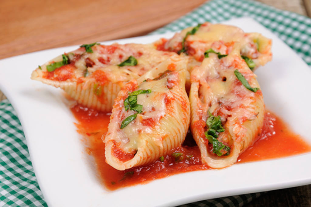 Conchiglioni rellenos de salchicha