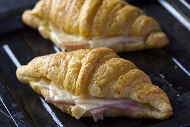 Croissant de jamón y queso