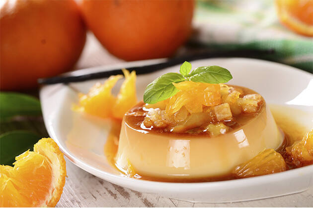 Flan con naranja