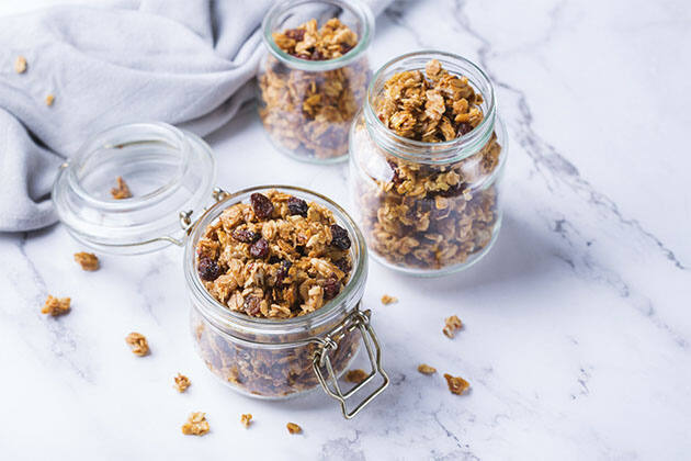 Granola sencilla de avena con pasas