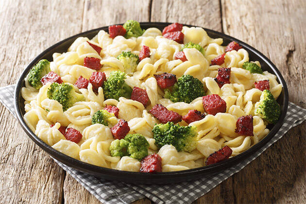 Pasta con brócoli y jamón