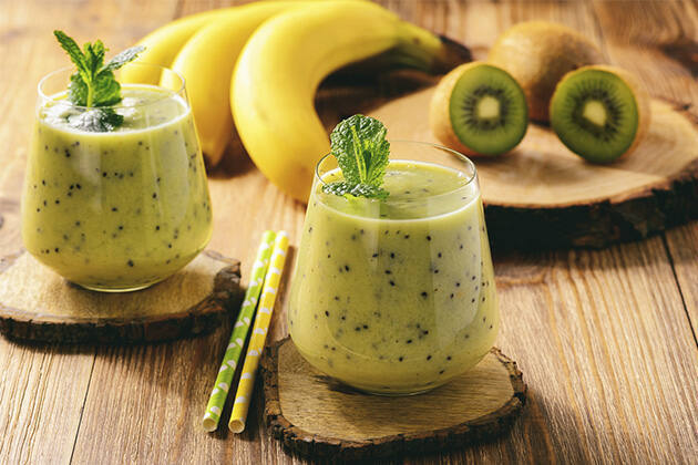 Smoothie de plátano, kiwi, aguacate y pera