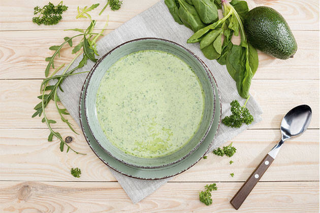 Sopa fría de coco y aguacate