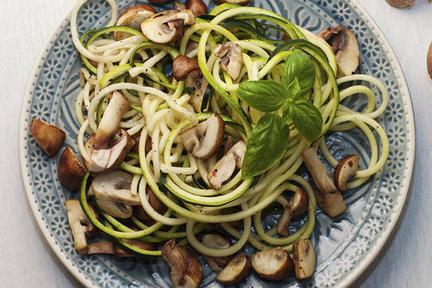 Zoodles de calabacín con setas