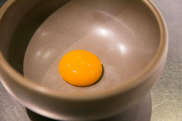 Tsukune de pato con huevo