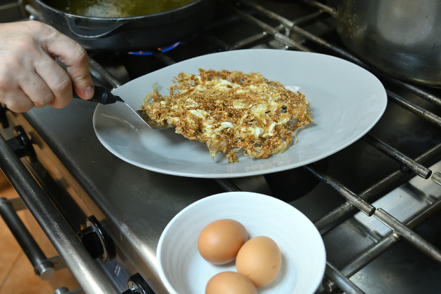 Bogavante a la formenterana con patatas caseras y huevos fritos