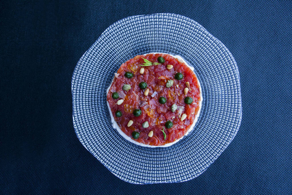 Tartar de tomate ahumado con queso Idiazabal y menta