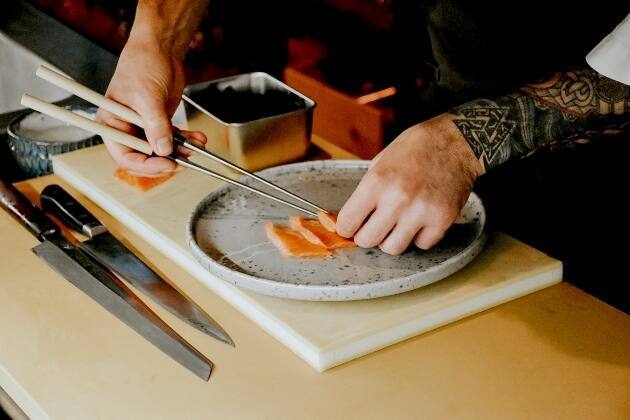 Sashimi de salmón Shio Koji de Yûgen