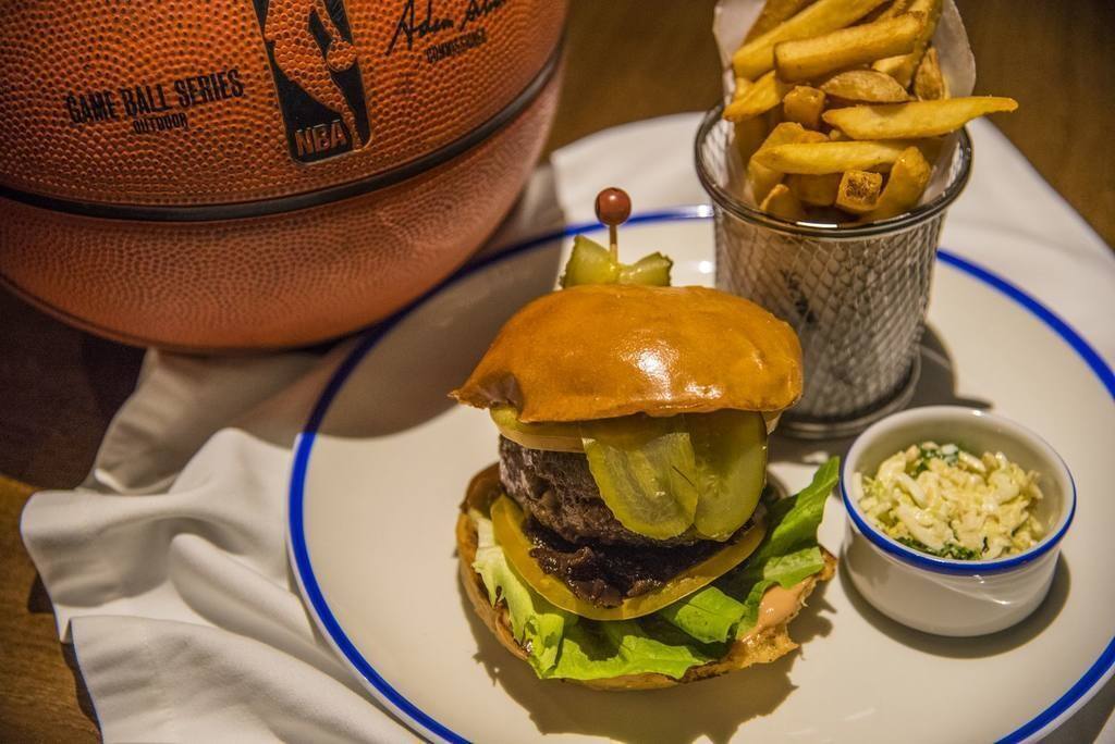 NBA Café. Burger
