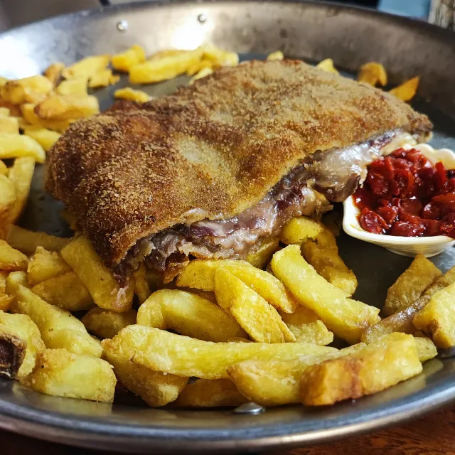 Receta de cachopo premium con cecina de vaca