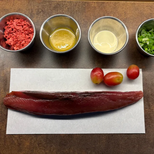 Sashimi de bonito con vinagreta de jalapeños