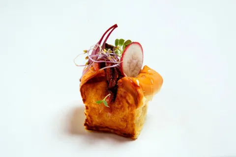 Esponjosito de codillo ibérico con bourbon