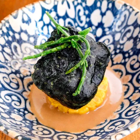Atún rojo con cebolla caramelizada en salsa teriyaki y lima Atún rojo con cebolla caramelizada en salsa teriyaki y lima