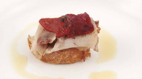 Ravioli de papada ibérica con tartar de salmón