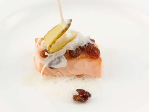  Salmón con contrastes